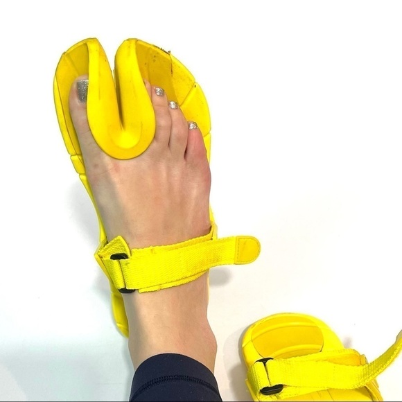 Funky yellow sandals - Picture 6 of 6